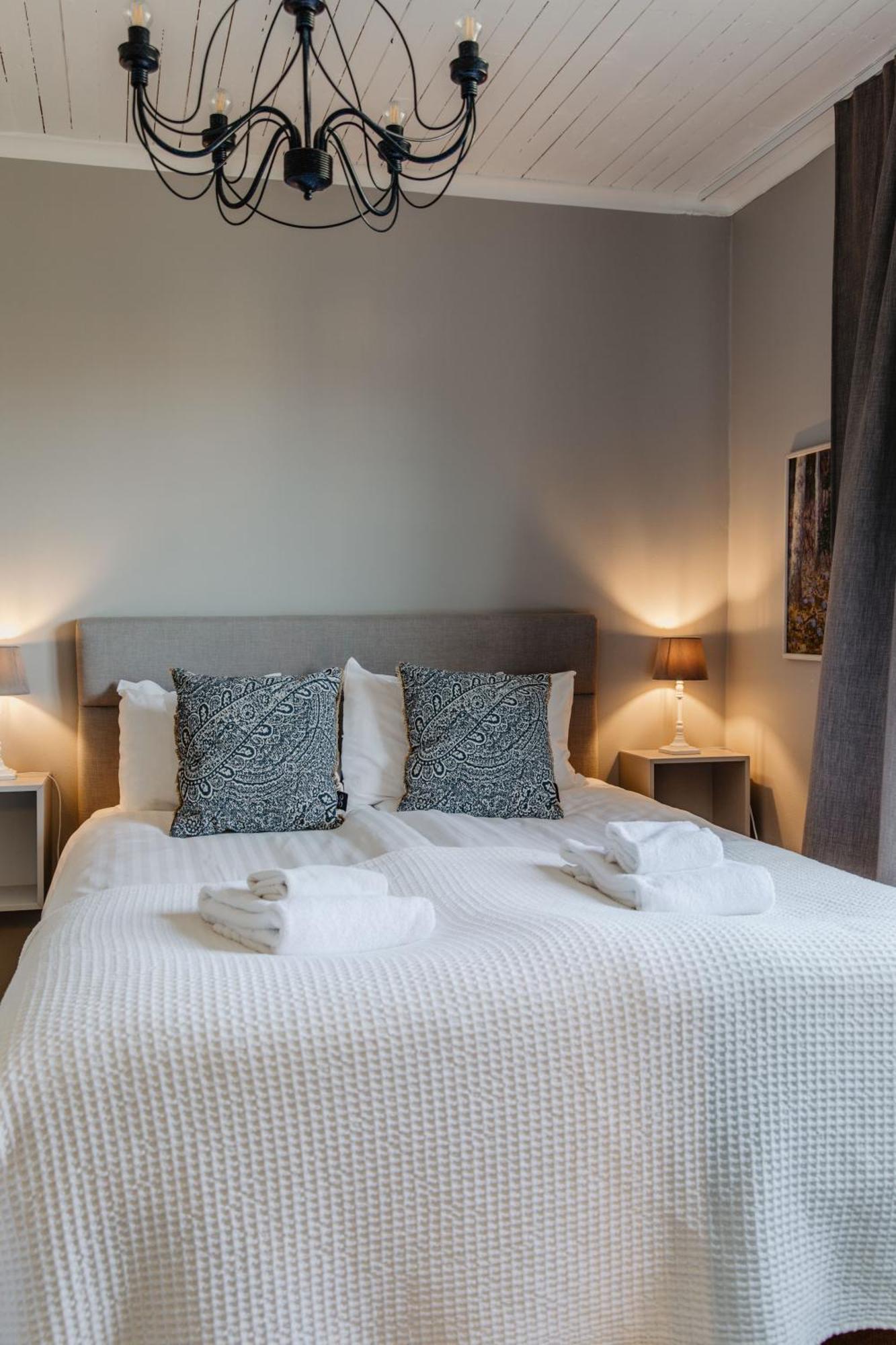 Slottsparken Motel ฮุสค์วาร์นา ภายนอก รูปภาพ
