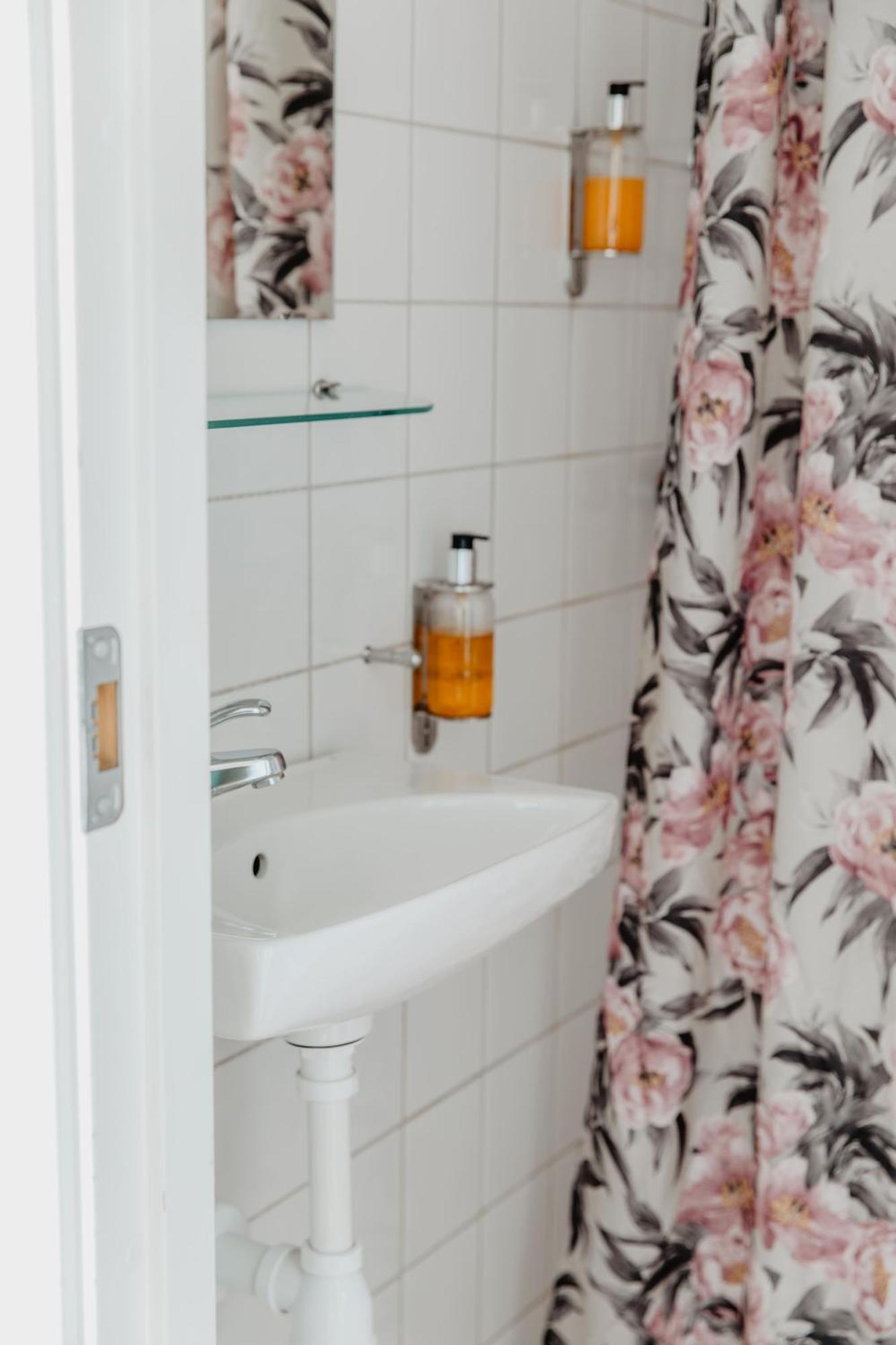 Slottsparken Motel ฮุสค์วาร์นา ภายนอก รูปภาพ