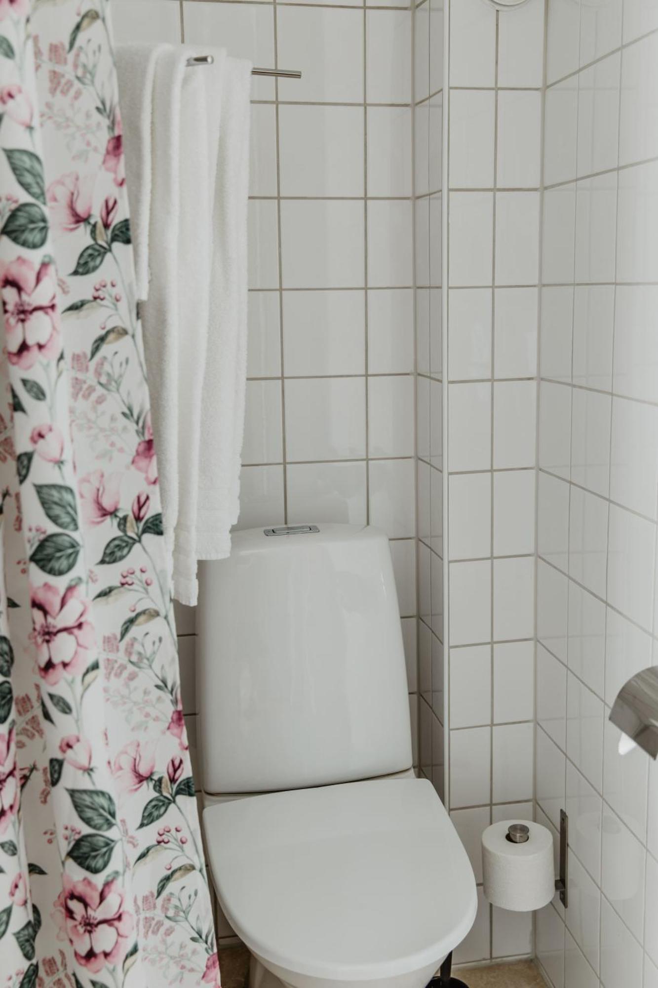 Slottsparken Motel ฮุสค์วาร์นา ภายนอก รูปภาพ
