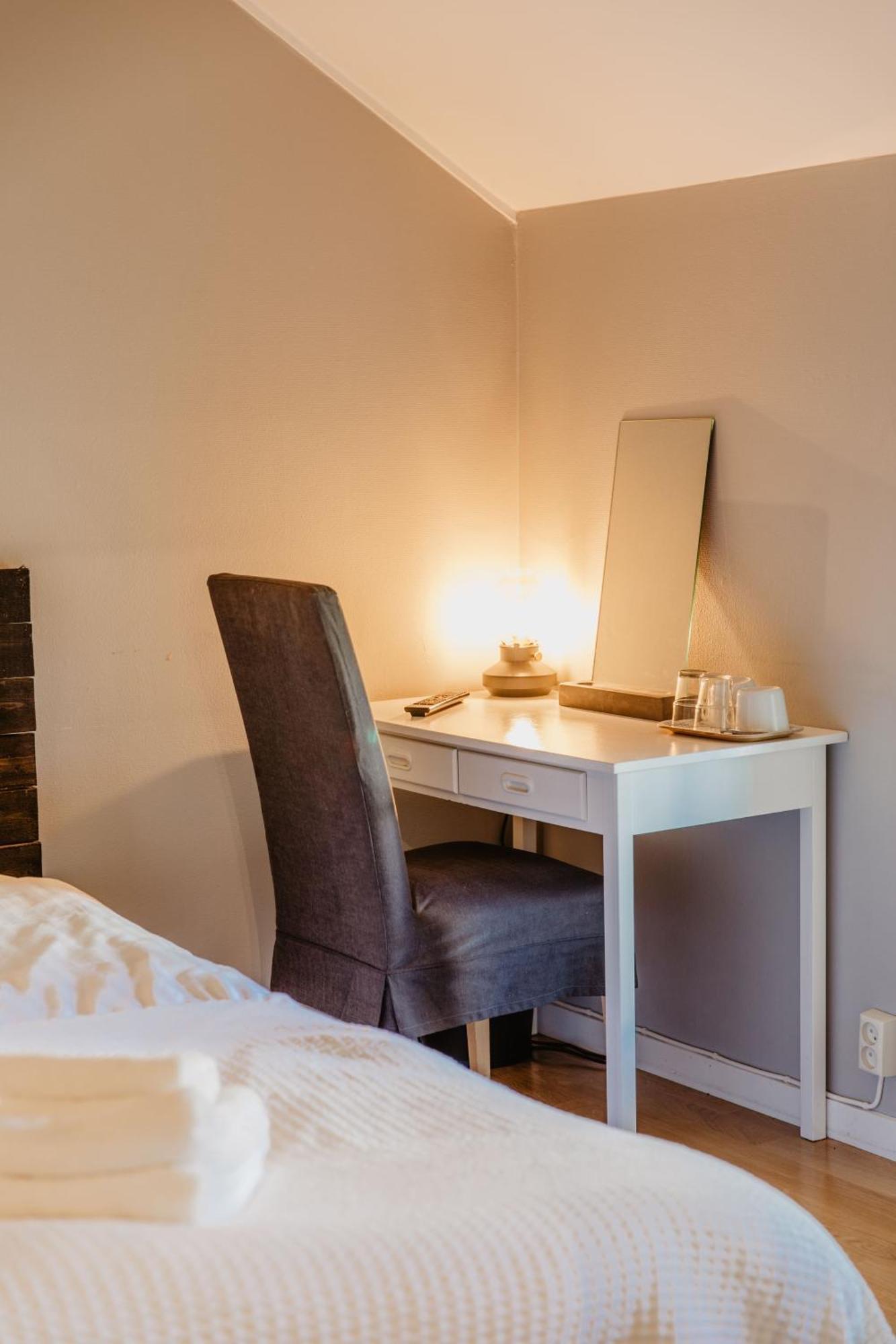 Slottsparken Motel ฮุสค์วาร์นา ภายนอก รูปภาพ