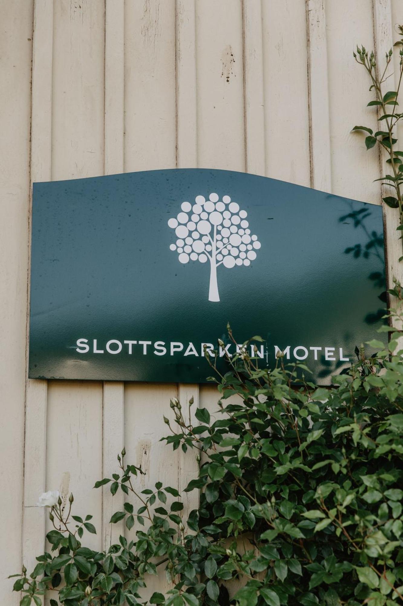 Slottsparken Motel ฮุสค์วาร์นา ภายนอก รูปภาพ