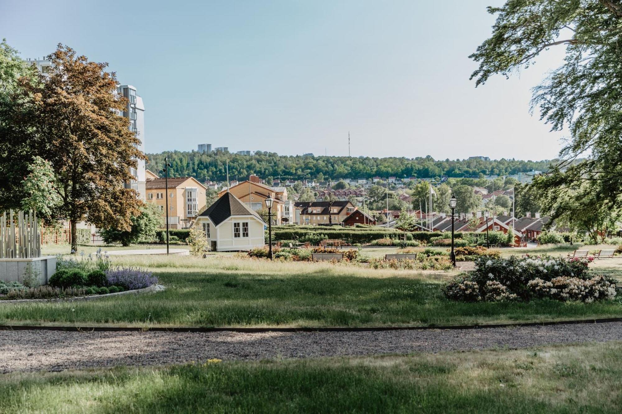 Slottsparken Motel ฮุสค์วาร์นา ภายนอก รูปภาพ