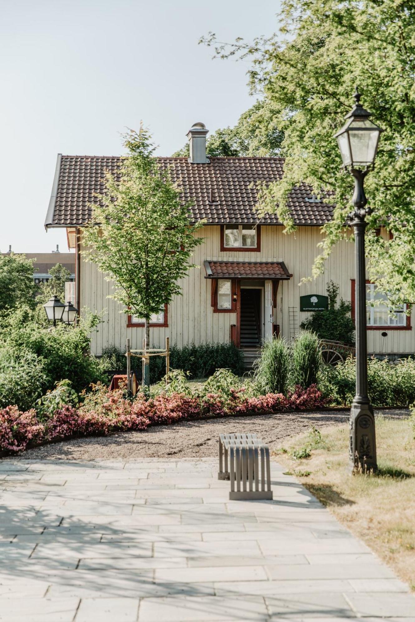 Slottsparken Motel ฮุสค์วาร์นา ภายนอก รูปภาพ